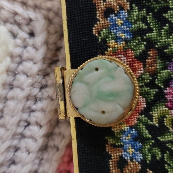 Beautiful vintage hand stitch mini purse - Picture 3 of 15